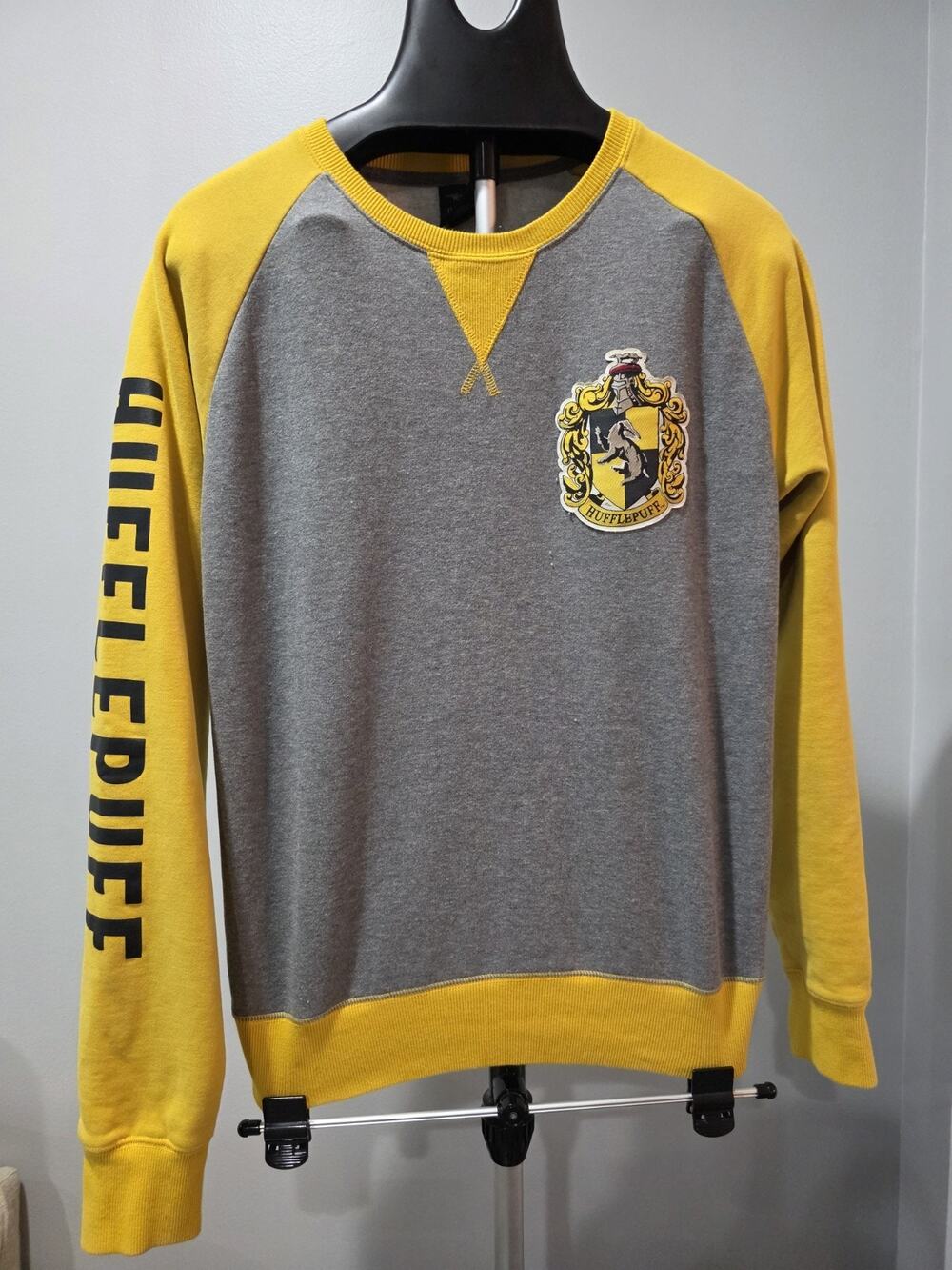 Universal Studios Wizarding World Harry Potter Hufflepuff Sweatshirt Adult M